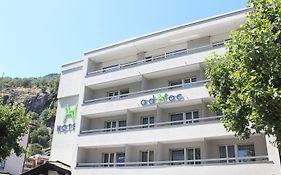 Adhhoc Hotel